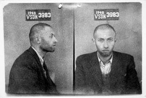מנחם בגין בעת מעצרו בידי המשטרה החשאית (1940)