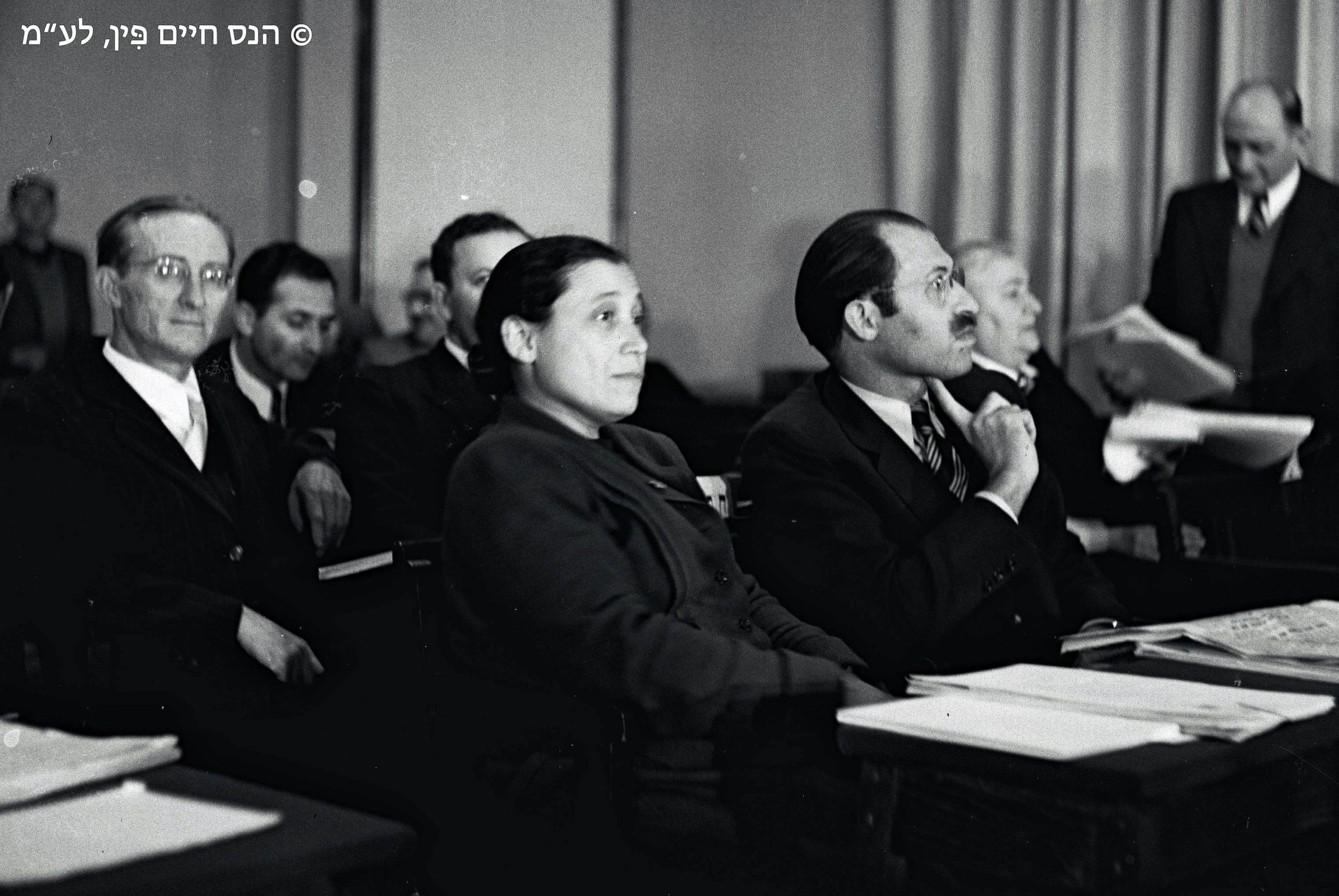 ישיבת הכנסת הראשונה בירושלים. משמאל לימין, אורי צבי גרינברג, אסתר רזיאל נאור ומנחם בגין